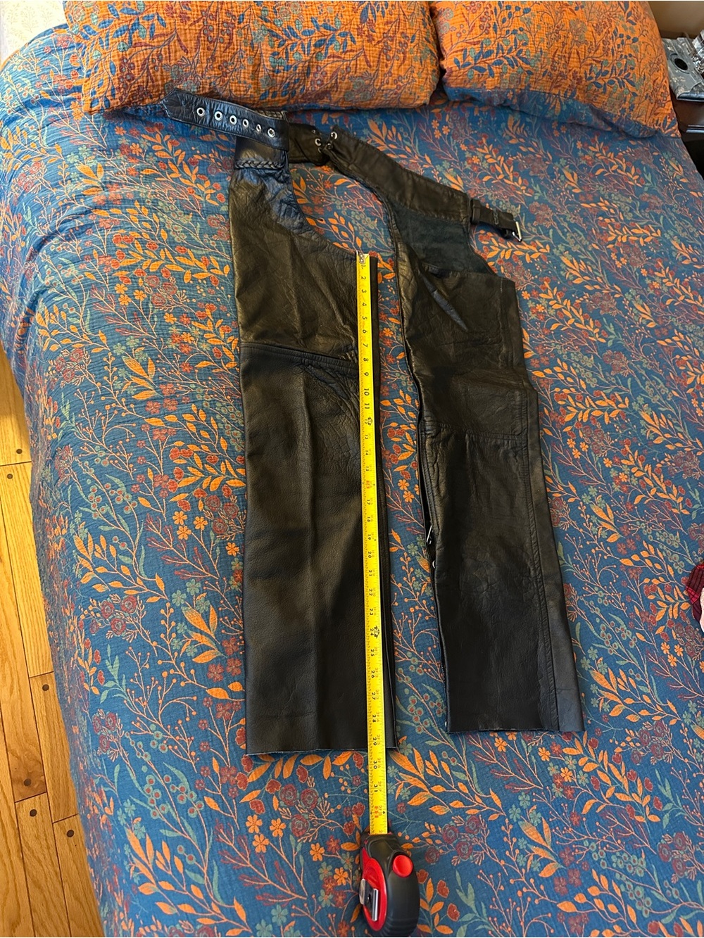 🏍️🔥 EUC Vintage Black Leather Adjustable Chaps motorcycle Bikercore Y2  🏍️🔥 - Picture 14 of 16